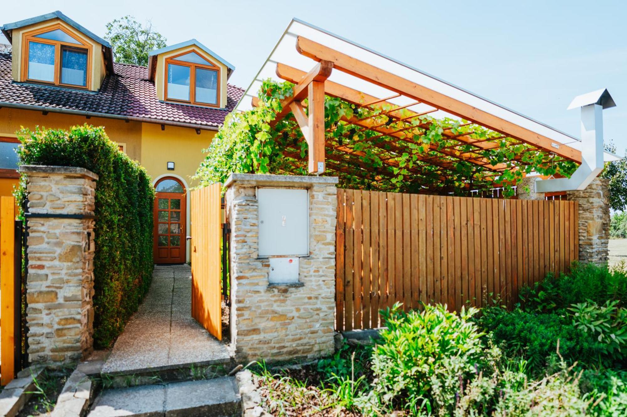 Penzion U Malera Hroznova Lhota Exterior foto